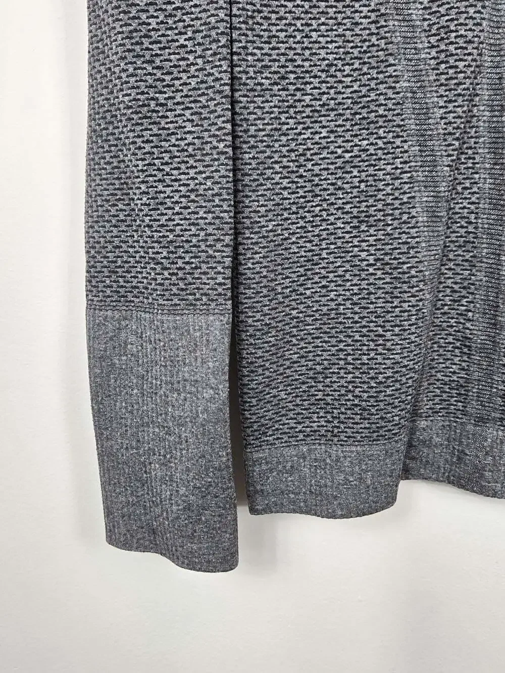 Ivivva by Lululemon Girls 14 Gray Seamless Long Sleeve Athletic Top Thumbholes